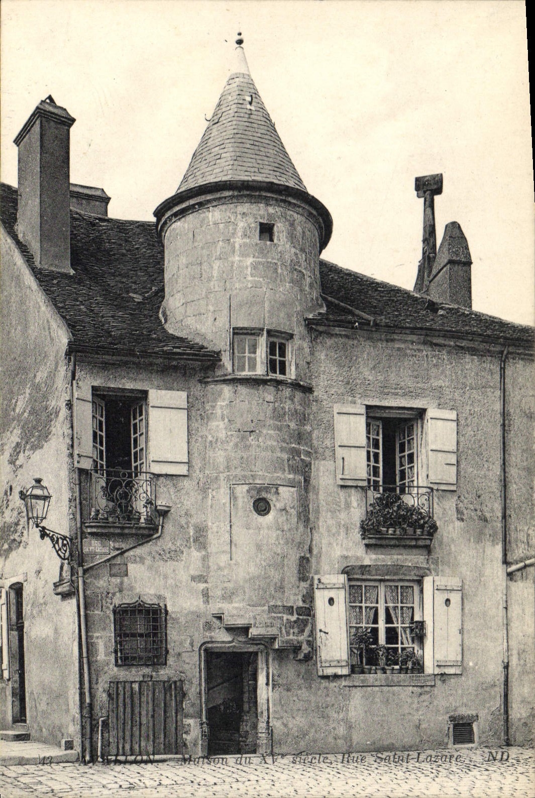 Maison du XVème siècle — Rue Saint-Lazare — ND