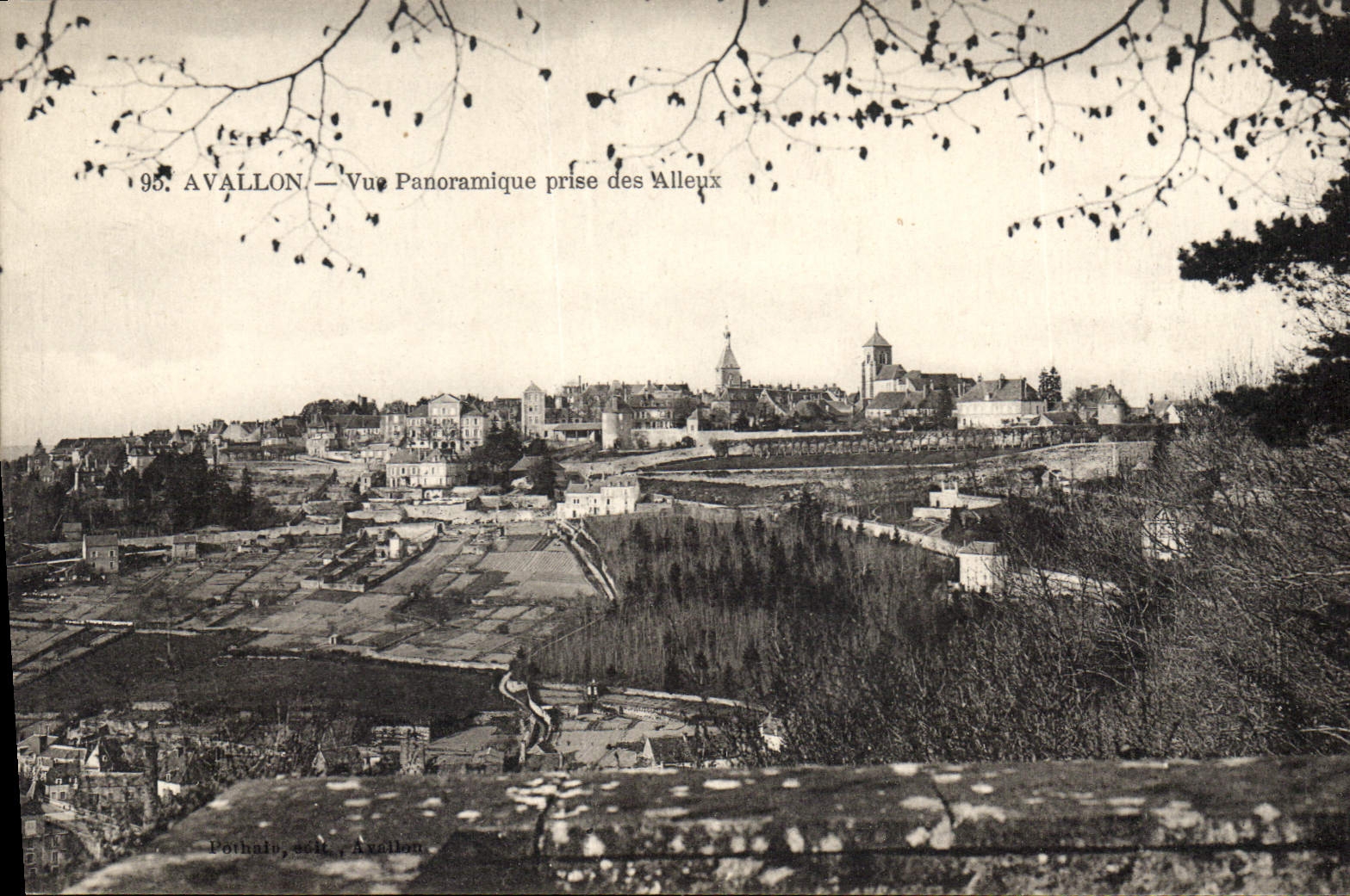 Avallon — Vue panoramique prise des Alleux — Pothaïs, édit. Avallon