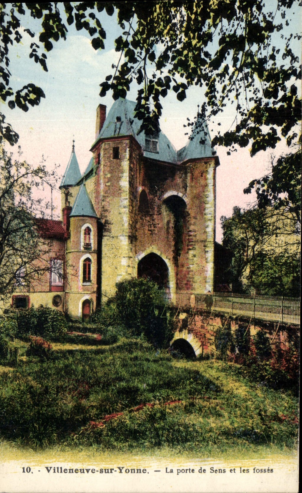 Villeneuve-sur-Yonne — La porte de Sens et les fossés — L. Lenormand, n°10