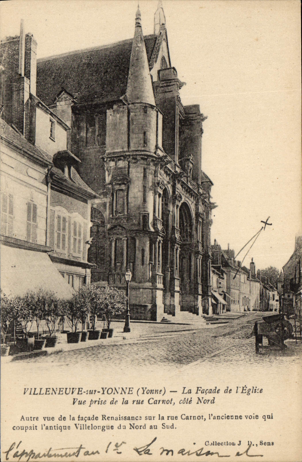 Villeneuve-sur-Yonne — Façade Renaissance de l'église, vue prise de la rue Carnot côté Nord