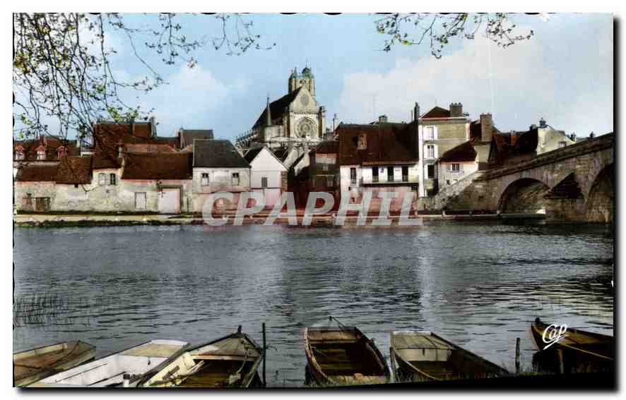 Villeneuve-sur-Yonne — Uitzicht op de Kerk Notre-Dame — CPAPHIL
