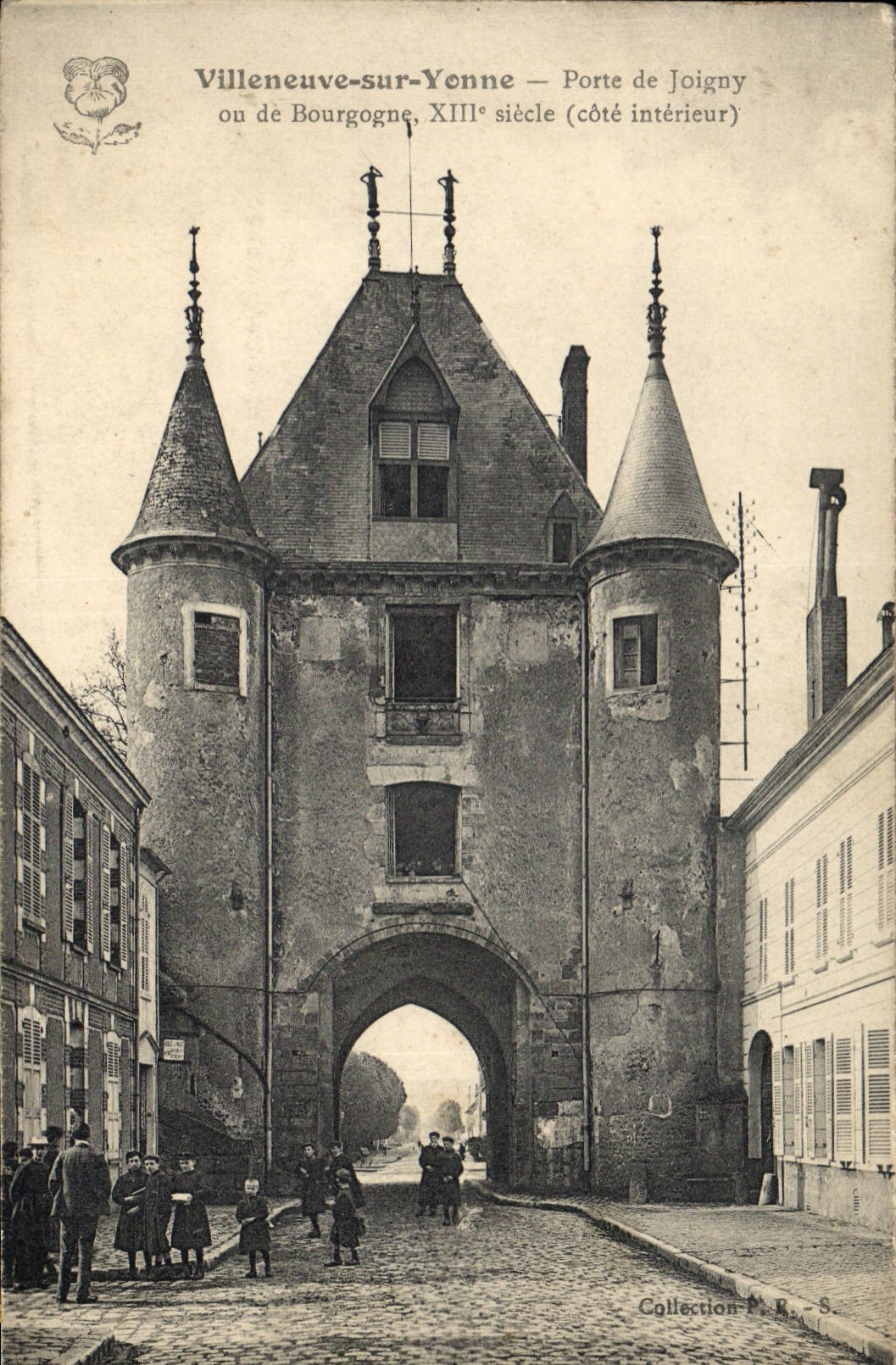 Villeneuve-sur-Yonne — Porte de Joigny, XIIIe siècle (côté intérieur) — Collection P. E. S.