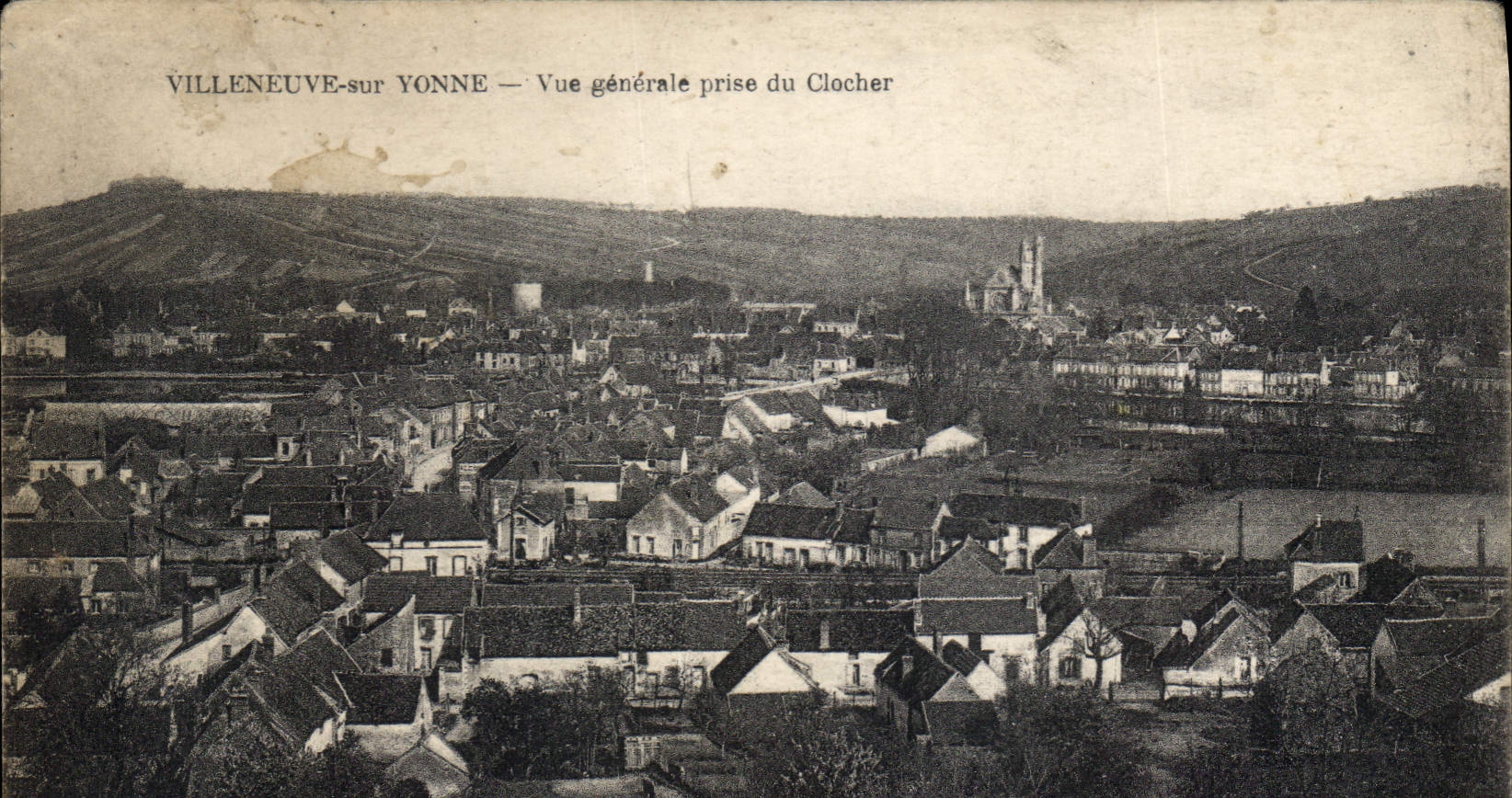 Villeneuve-sur-Yonne — Vue générale prise du Clocher