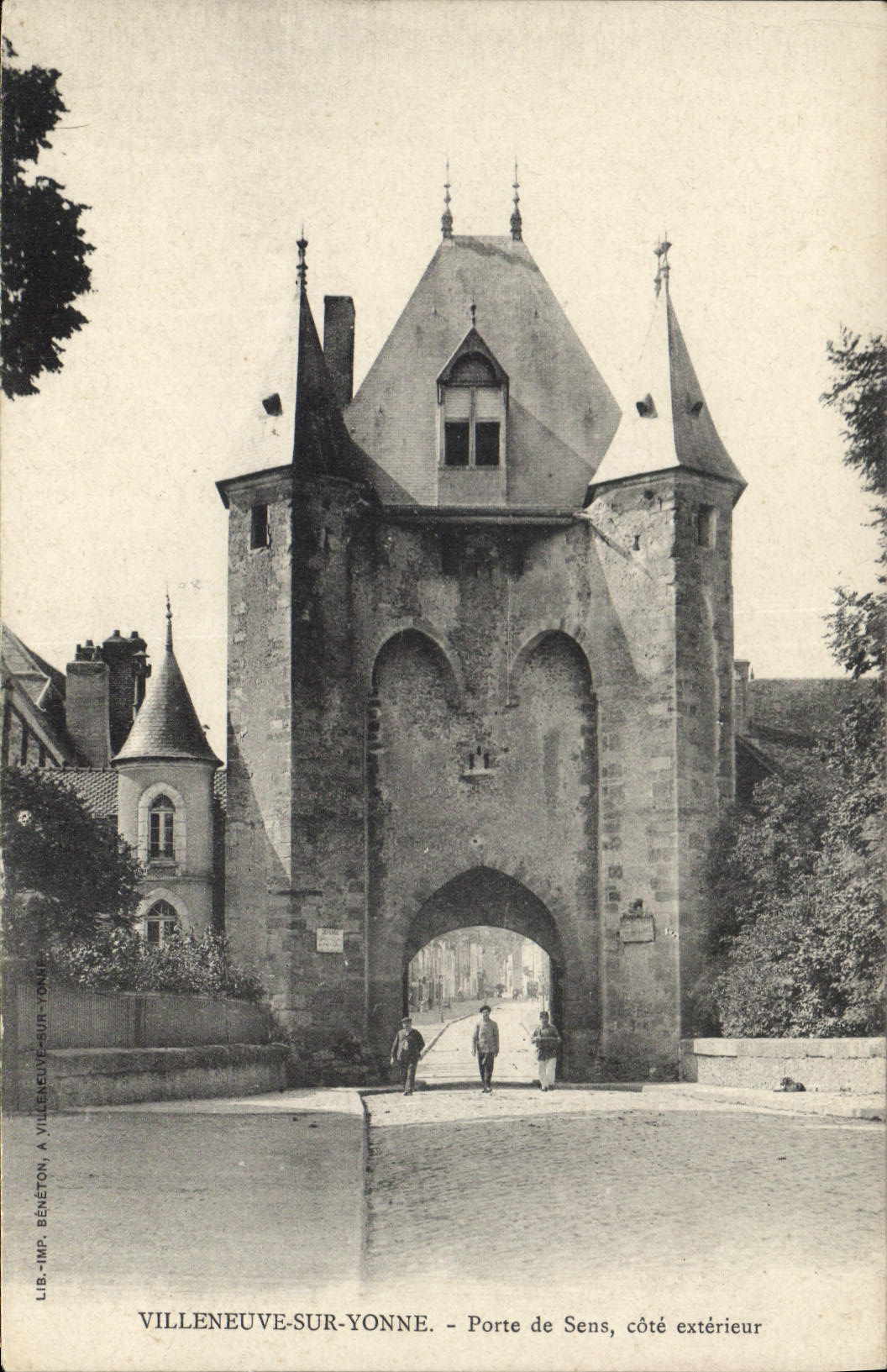 Villeneuve-sur-Yonne — Porte de Sens, côté extérieur — Lib. M. Bénétón, Villeneuve-sur-Yonne