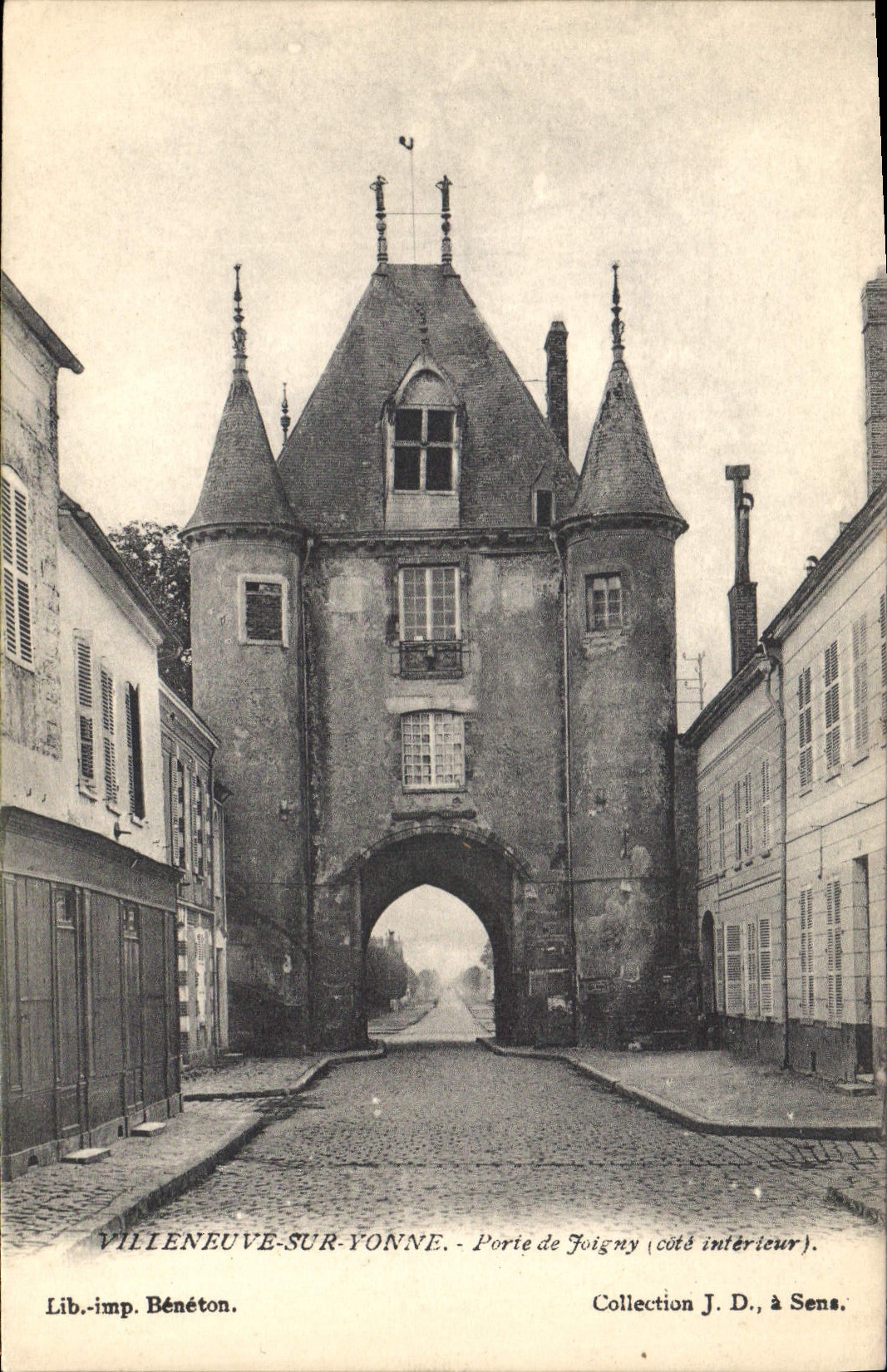 Villeneuve-sur-Yonne — Porte de Joigny (côté intérieur) — Lib.-imp. Bénéton