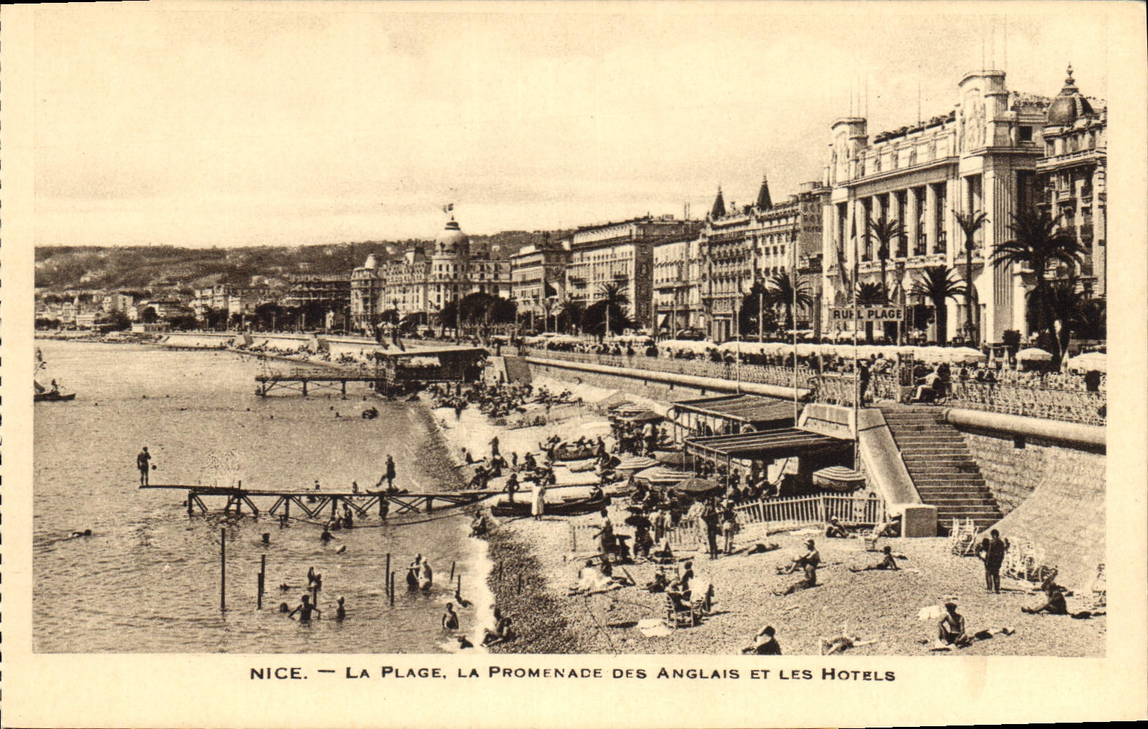 CPA Nice la Plage la Promenade des Anglais et les Hotels 