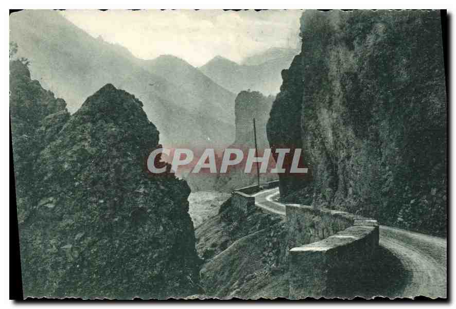 CPA Routes des Alpes de Nice a Barcelonnette Route de Peone a Guillaumes 