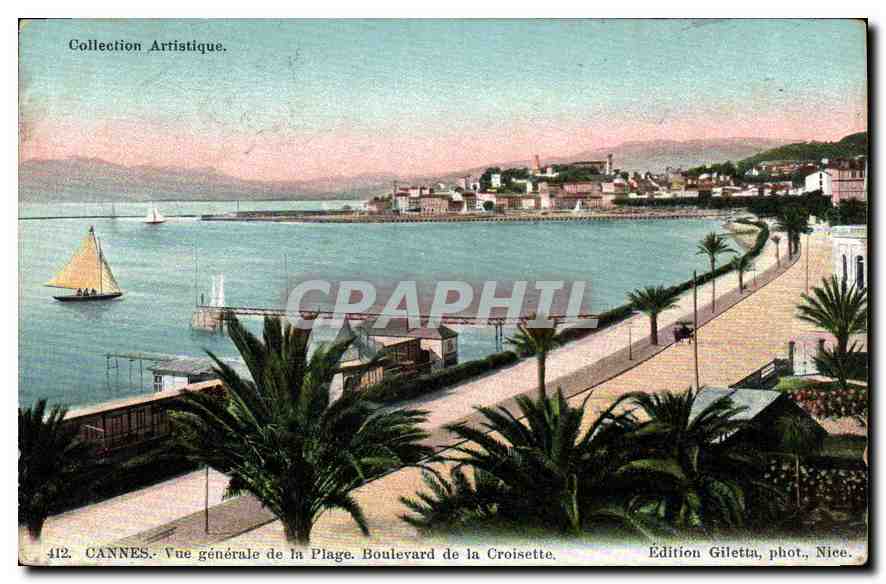 CPA Cannes Vue generale de la Plage Boulevard de la Croisette 