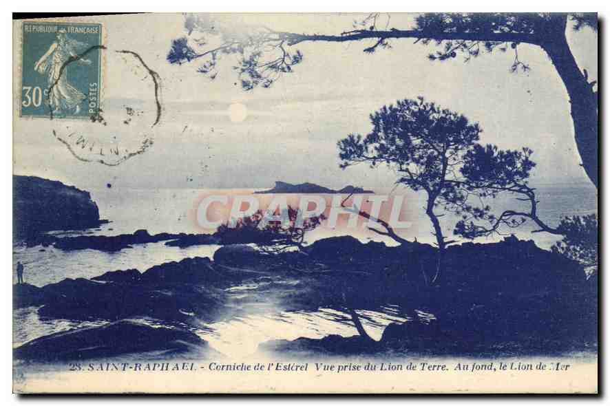 CPA Saint Raphael Vue prise du Lion de Terre Au fond le Lion de Mer 