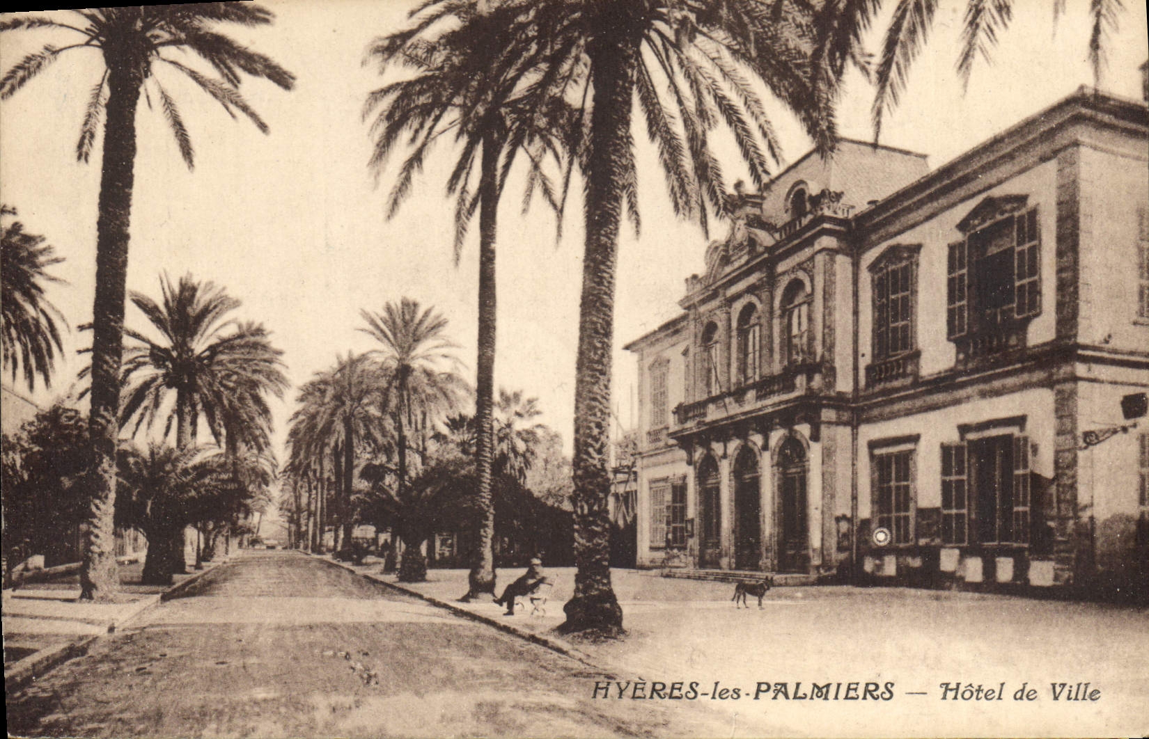 Hyères-les-Palmiers — Hôtel de Ville