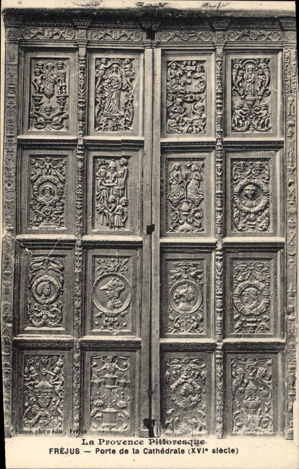 CPA La Provence Pittoresque Frejus Porte de la Cathedrale 