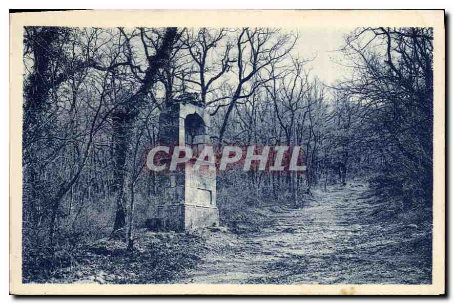 Ruines d'un monument dans la forêt — La Sainte-Baume — Photo de Parisiens
