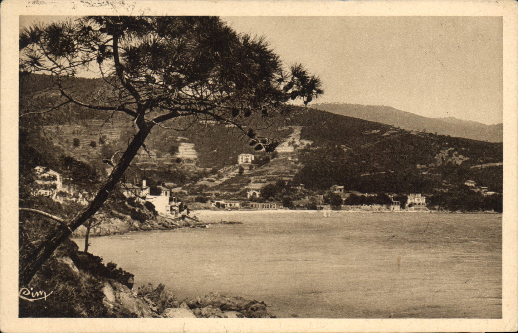 Costa de Azurra — Vista general de Aiguebelle — Editor C. Einy