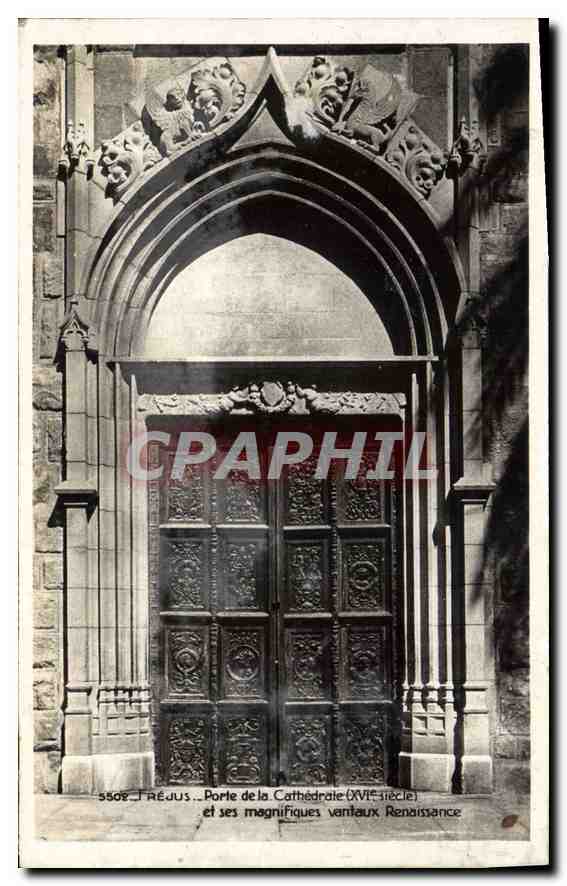 CPA Frejus Porte de la Cathedrale et ses magnigiques vantaux Renaissance 