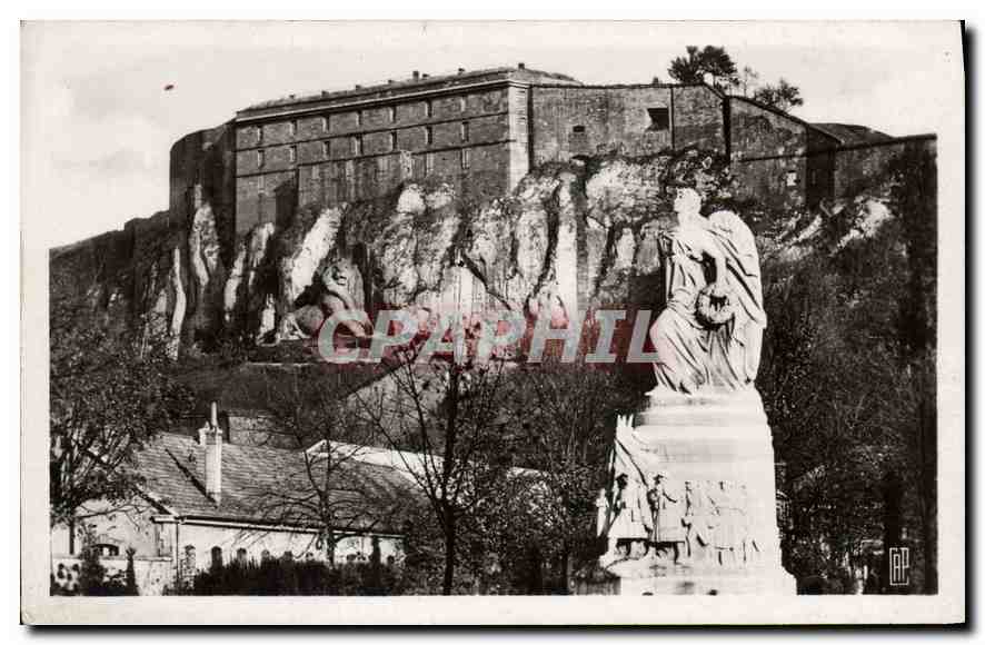 CPA Belfort Le Chateau et le Square du Souvenir 