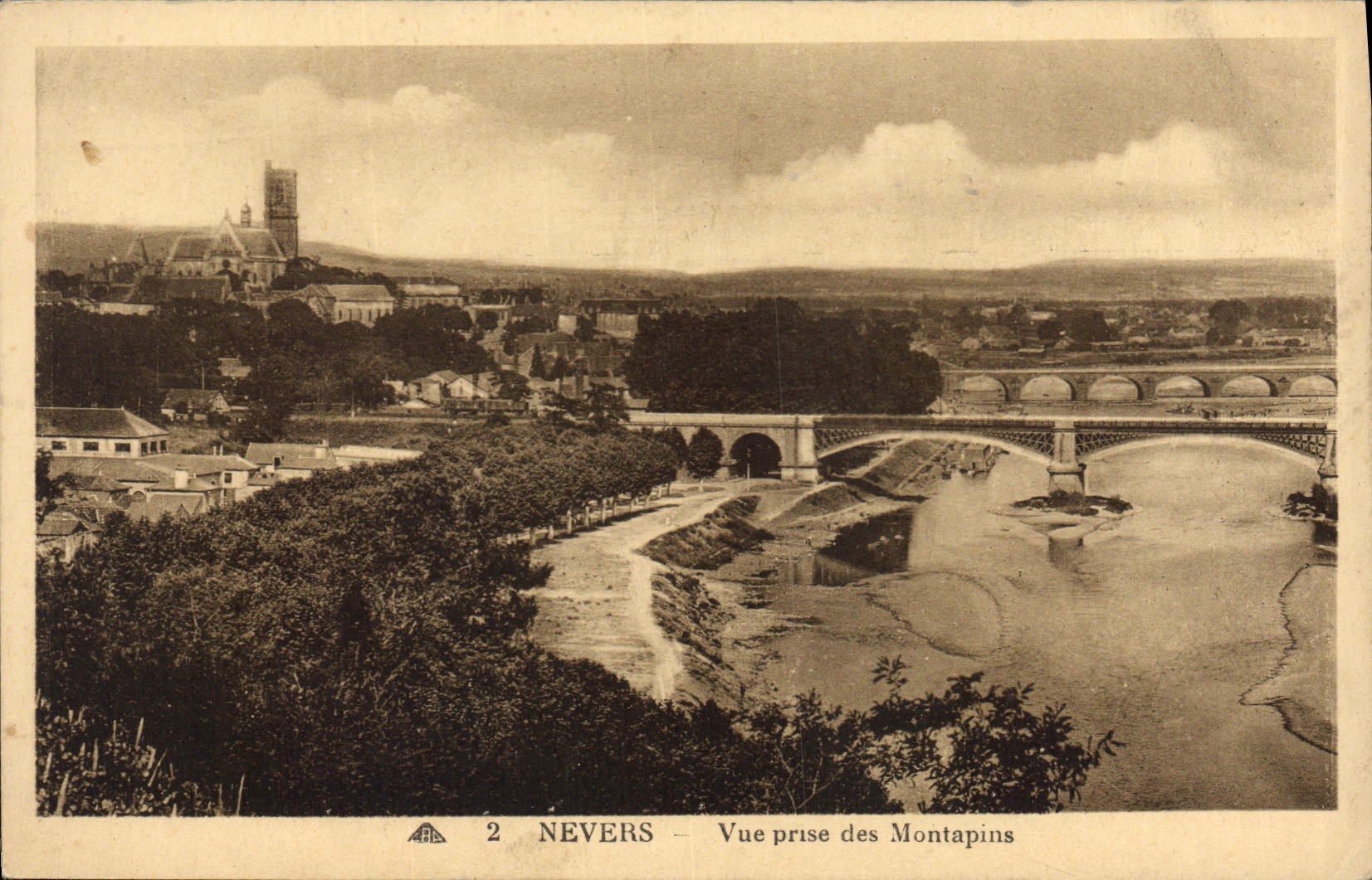 CPA Nevers Vue prise des Montapins 