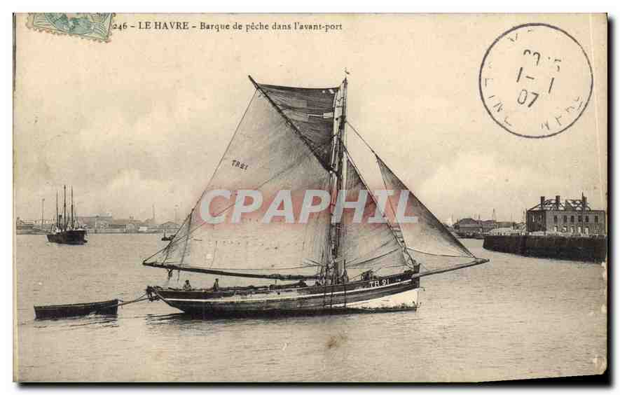 CPA Le Havre Barque de peche dans l'avant port Bateau