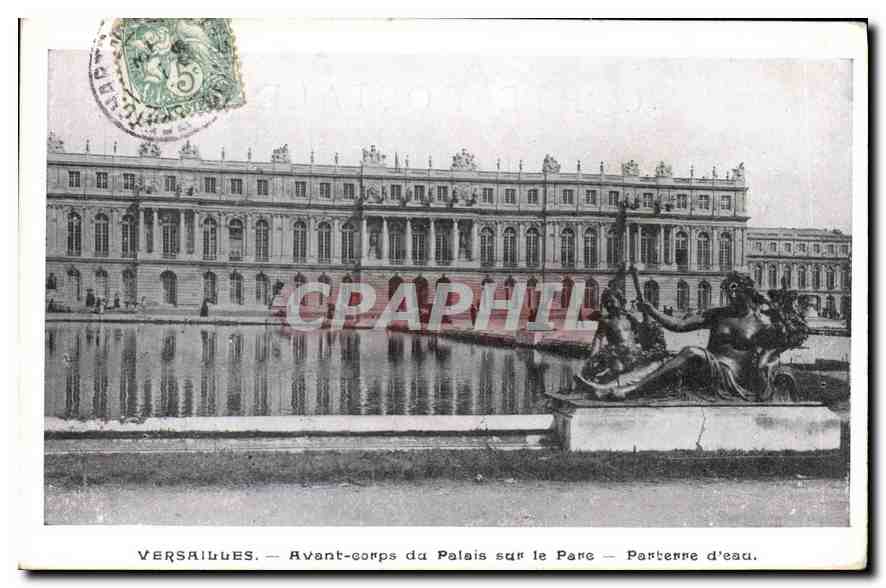 CPA Versailles Avant corps du Palais sur le Parc Parterre d'eau 