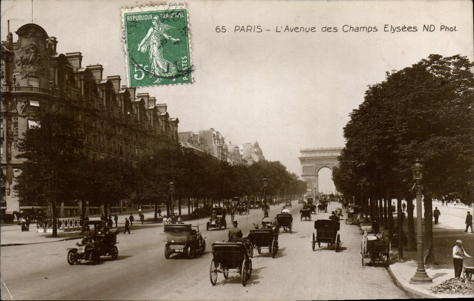 CPA Paris L'Avenue des Champs Elysees 
