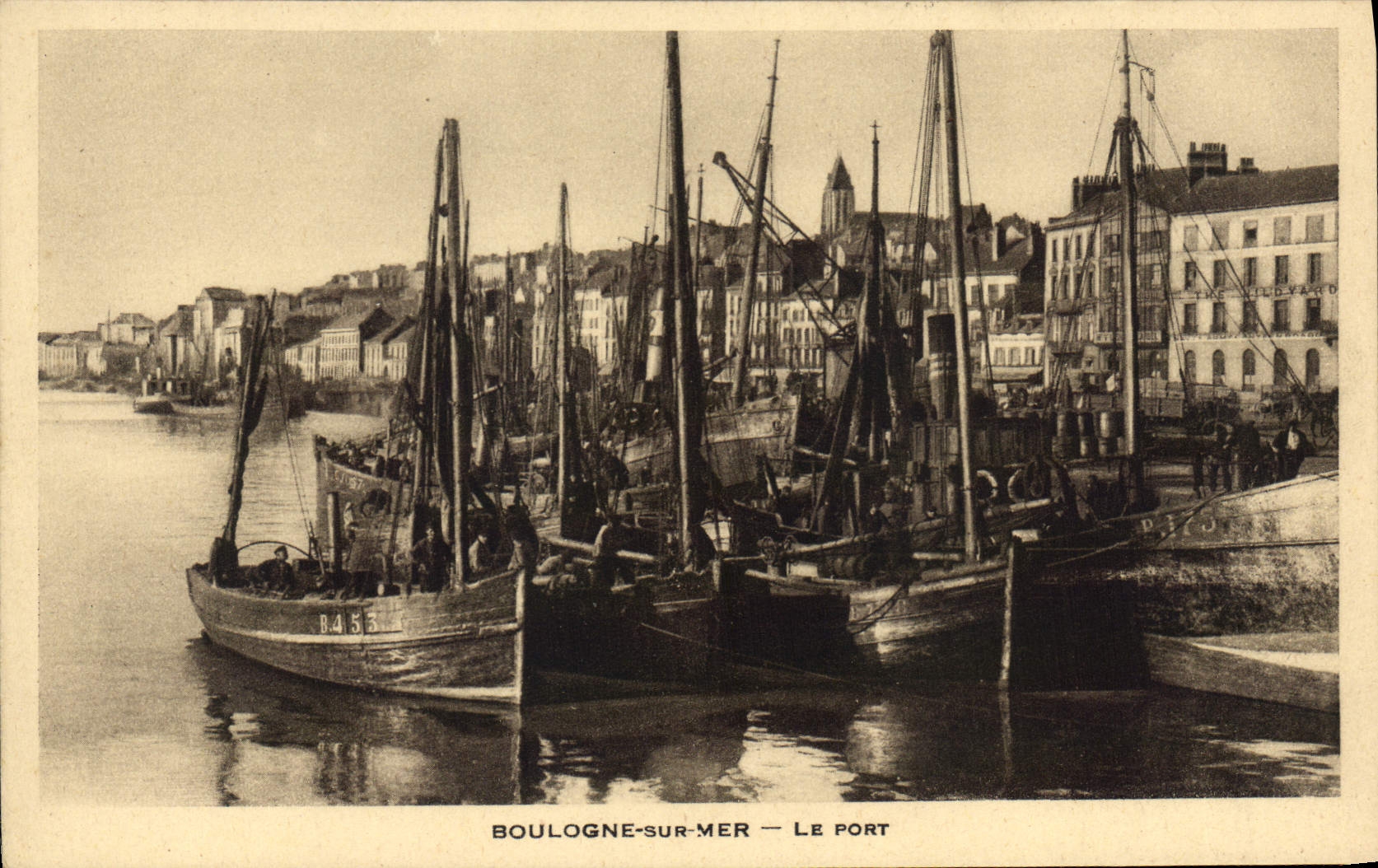 BOULOGNE-SUR-MER — LE PORT — Éditeur J. LEDVARD