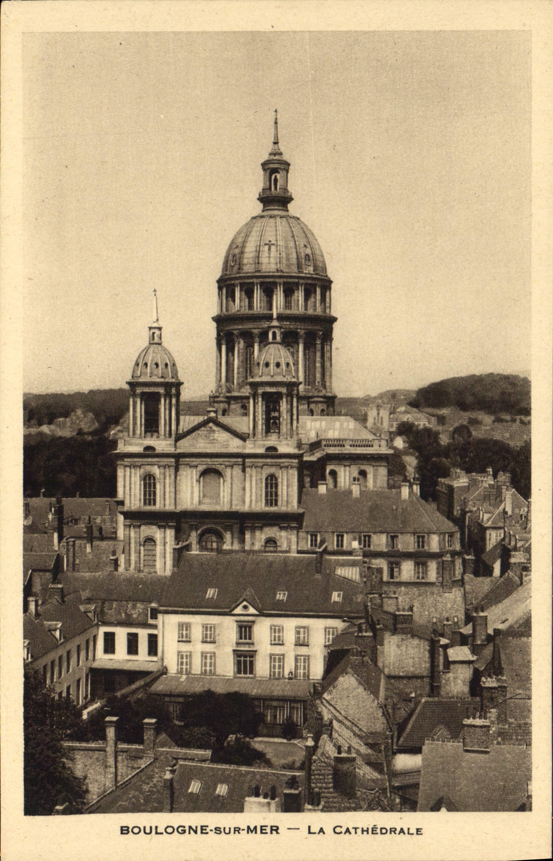 CPA Boulogne sur Mer La Cathedrale 