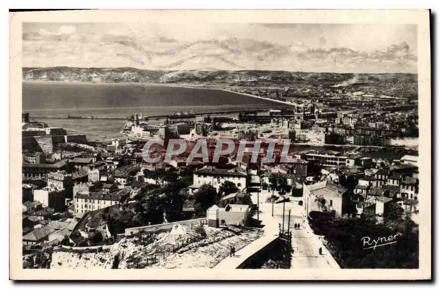 CPA Marseille Le Port Vue generale 