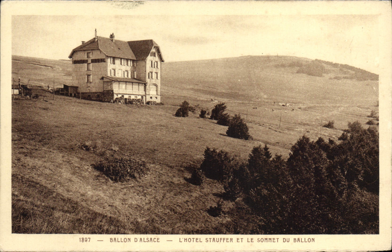 CPA Ballon d'Alsace L'Hotel Stauffer et le Sommet du Ballon 