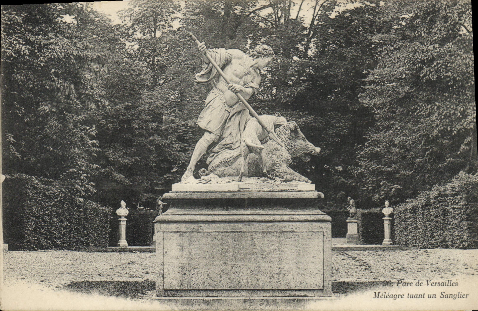 CPA Parc de Versailles Melengre tuant un Sanglier 