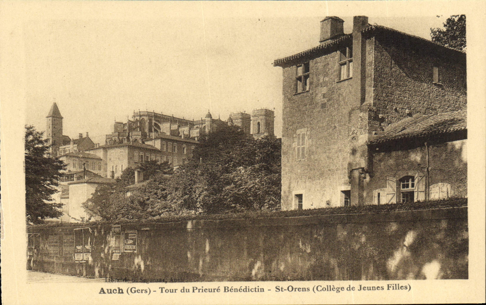 Auch (Gers) - Tour du Prieuré Bénédictin - St-Orens (Collège de Jeunes Filles)