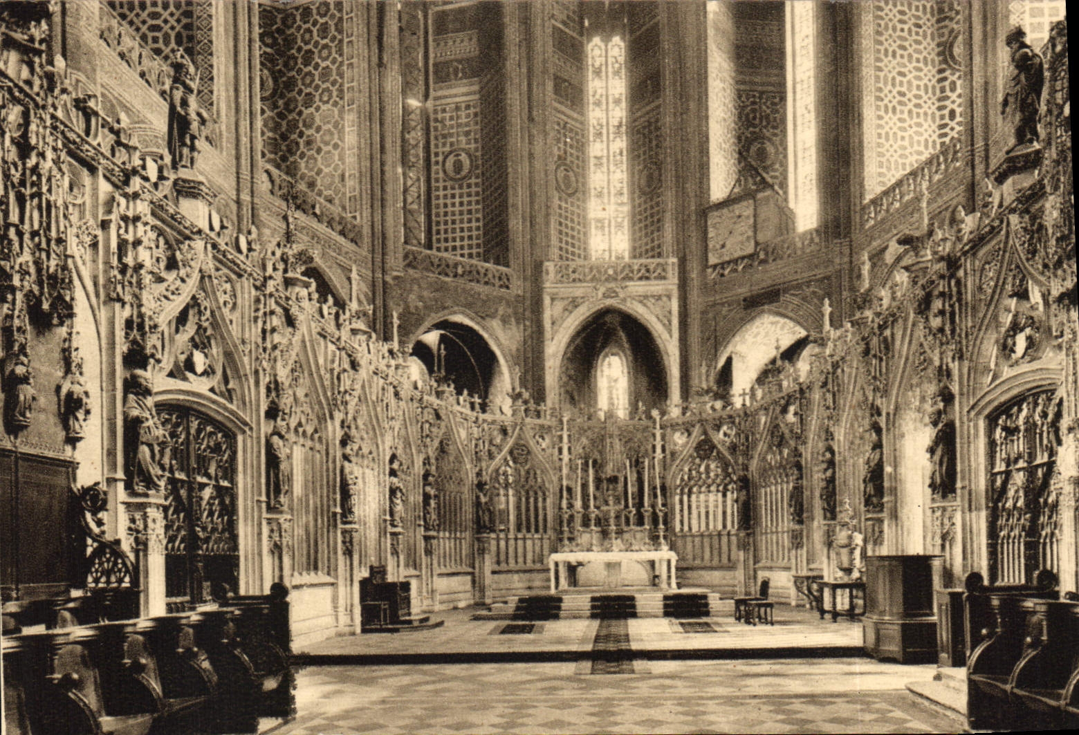 Cathédrale d'Albi — Sanctuaire du Chœur et l'Autel Majeur — Les douze Apôtres et les Empereurs Constantin et Charlemagne (XVe siècle)