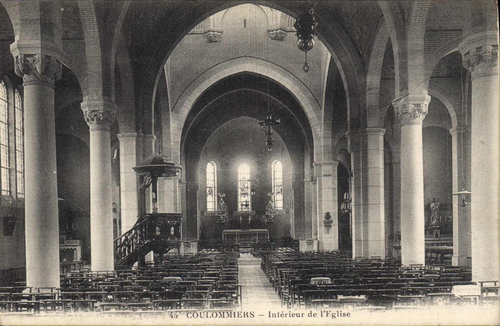 Coulommiers — Intérieur de l'Église — J. Bourgogne, Château-Thierry