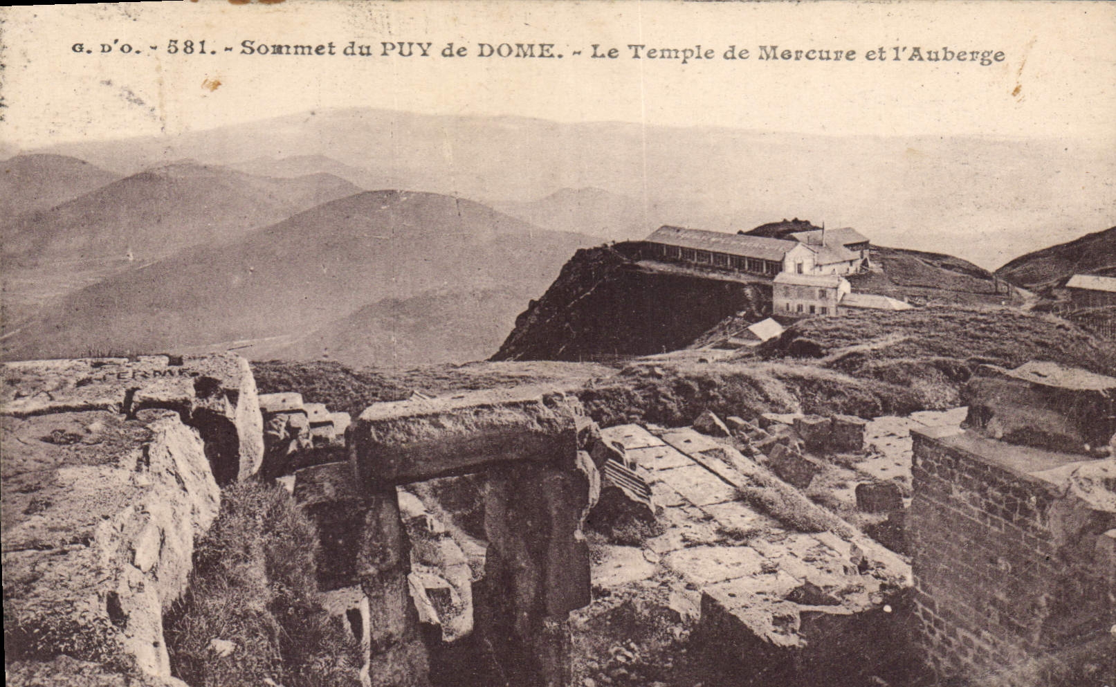 Sommet du PUY de DOME — Le Temple de Mercure et l'Auberge — g.d'o. n°581