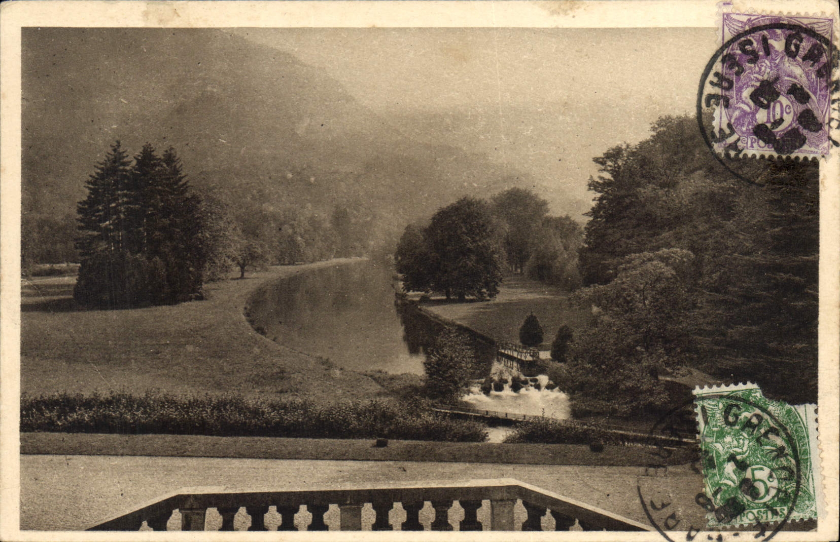 Schloss Vizille (Isère) — Blick auf den Park vom Ehrenstiegen — Éditions d'Art Yvon, 14, Rue de Grignan