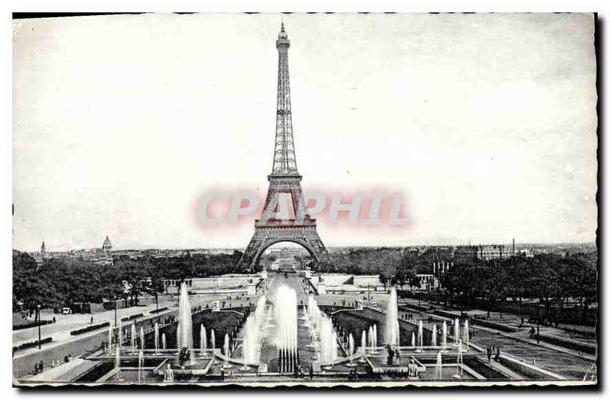 CPA Paris Les Fontaines du Palais de Chaillot et la Tour Eiffel 