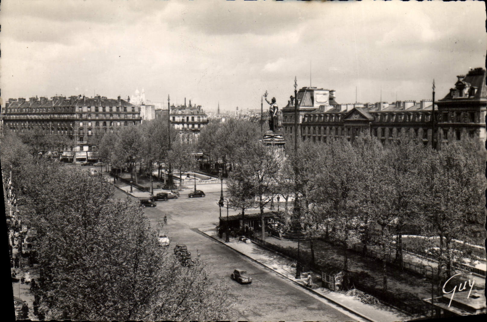 CPA Paris et ses Merveilles La place de la Republique 1854 1862 Au fond la basilique du Sacre Coeur 