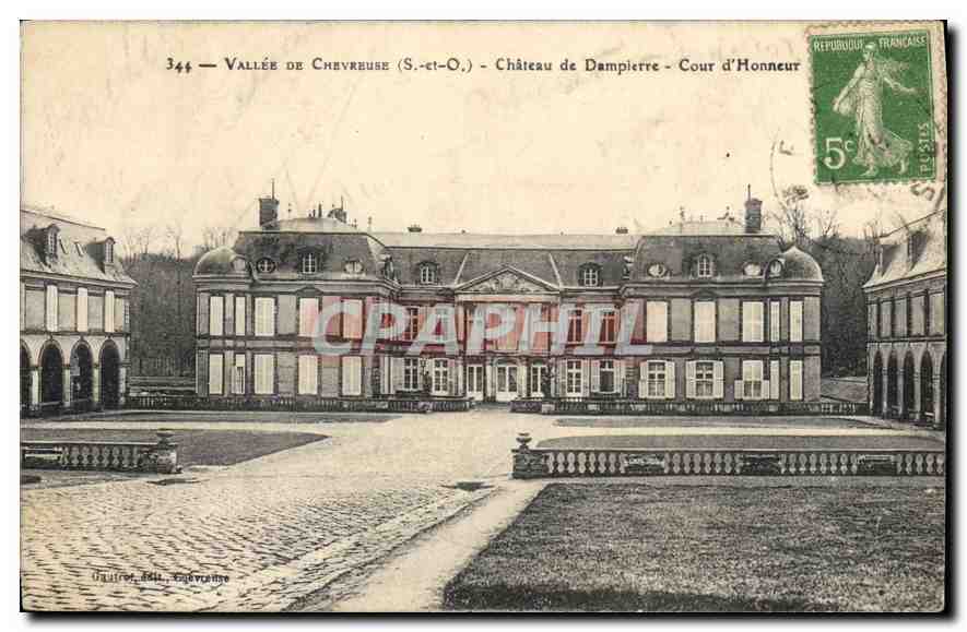 Château de Dampierre - Cour d'Honneur — Vallée de Chevreuse (S.-et-O.) — Éditeur : Dauvillier, Éd. Cauvrière