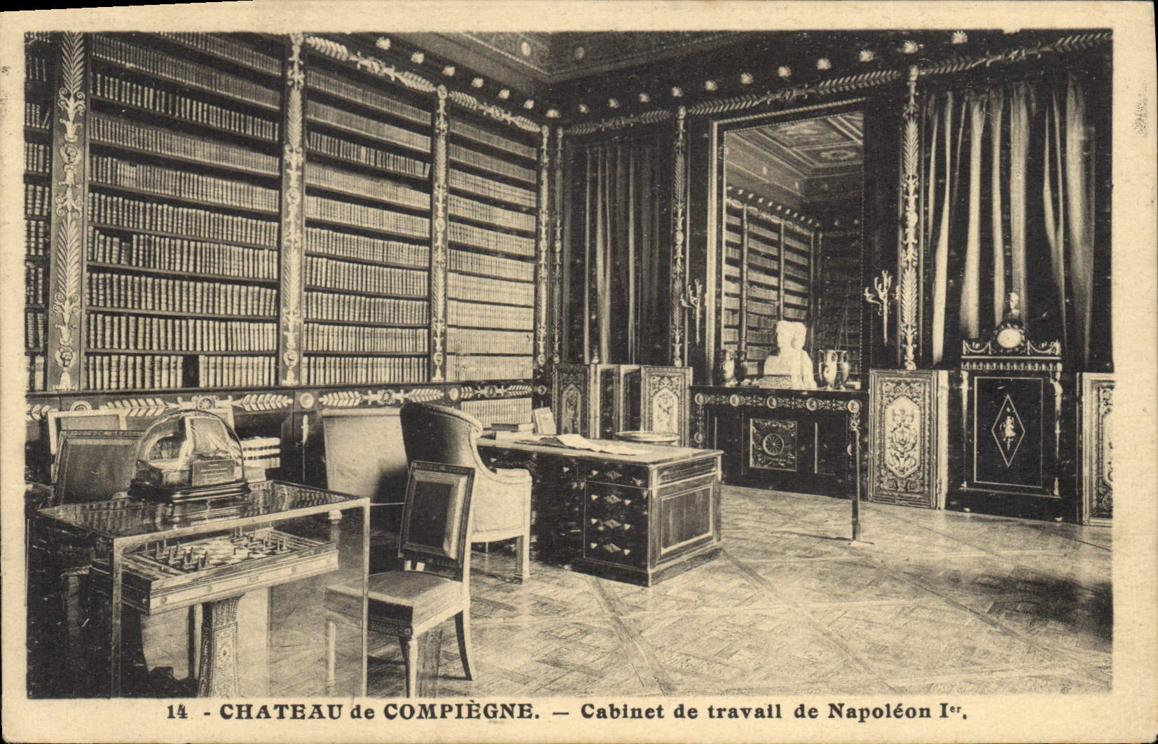 CPA Chateau de Compiegne Cabinet de travail de Napoleon 1er Bibliotheque