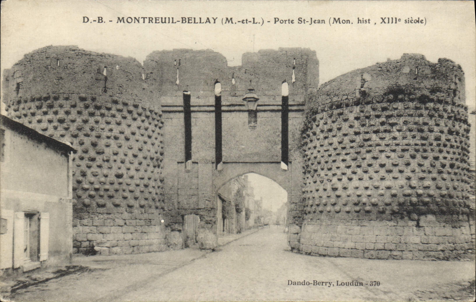 CPA Montreuil Bellay M et L Porte St Jean 