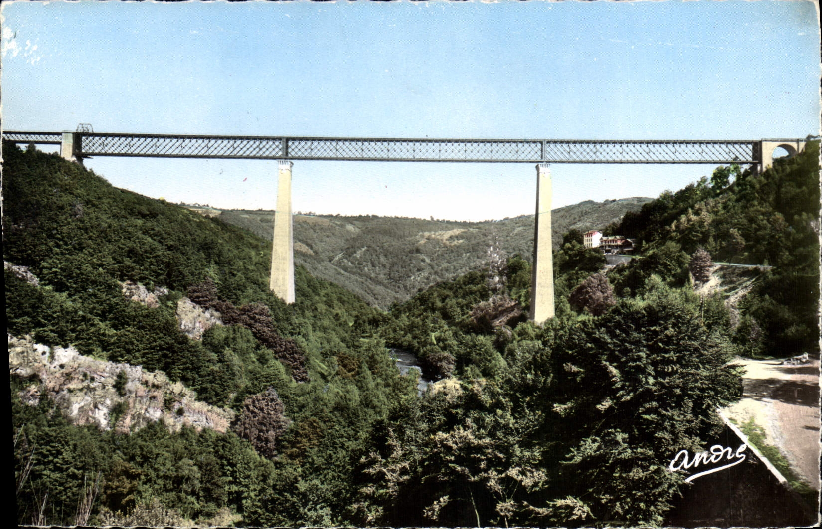 CPA Les Belles Provinces Francaises l'Auvergne Le Viaduc des Fades 