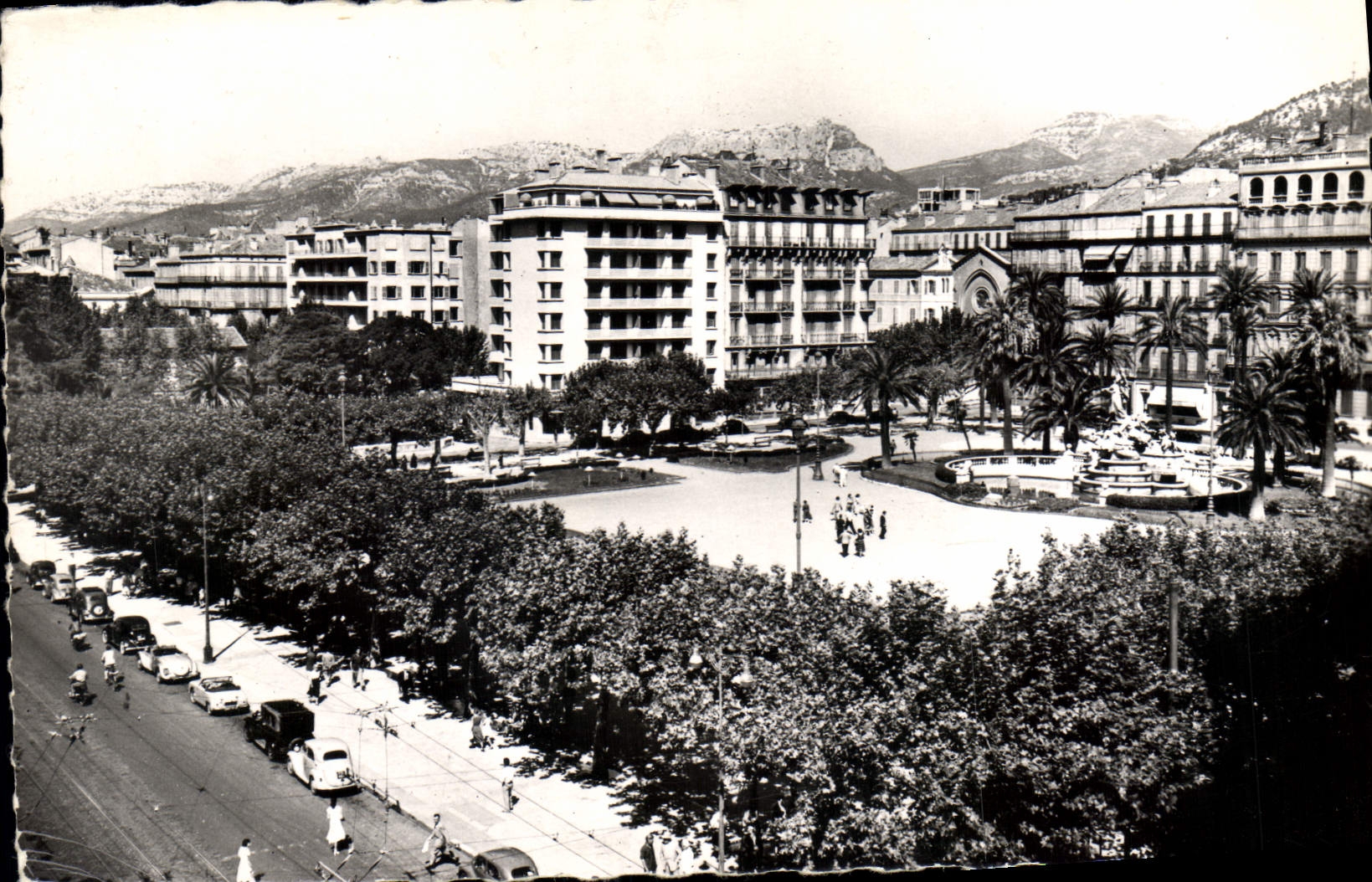 Place de la Liberté à Toulon — vue panoramique — Éditions S.E.P.T. - Fabrication Véritable