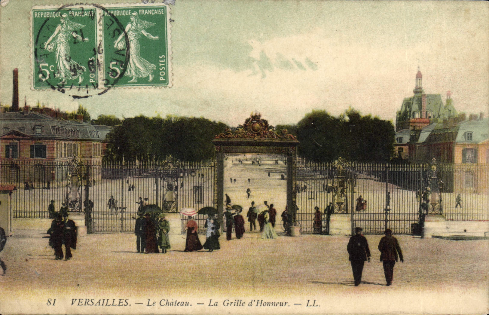 CPA Versailles Le Chateau La Grille d'Honneur 