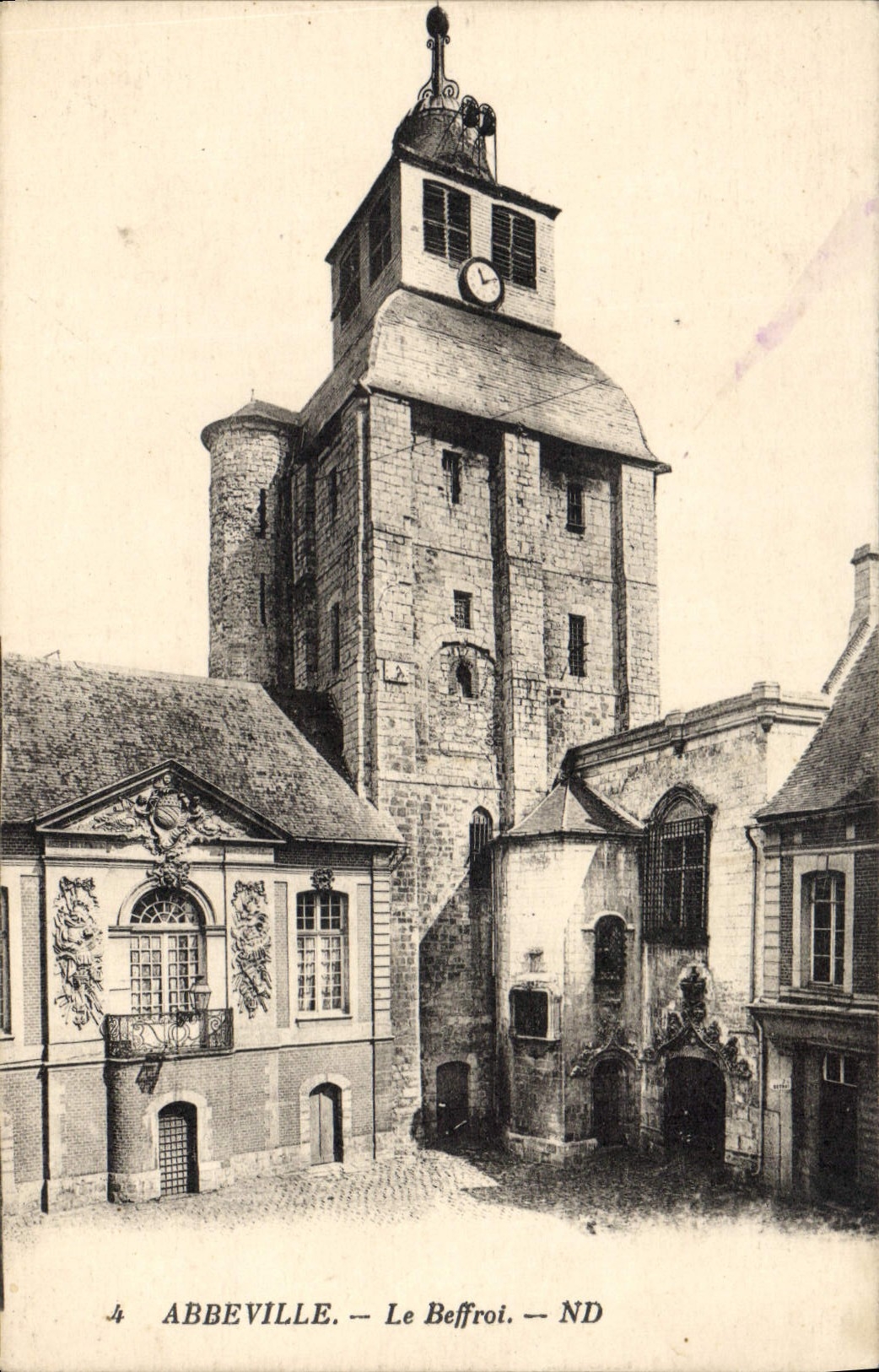 CPA Abbeville Le Beffroi 
