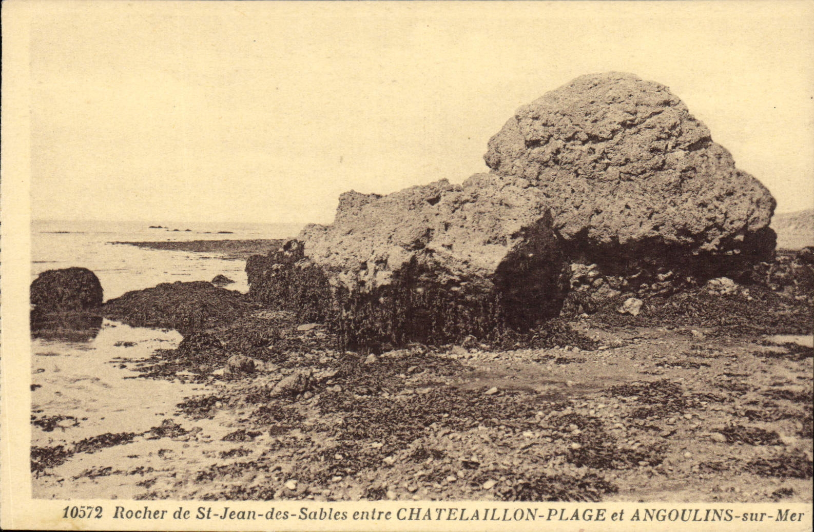 CPA Rocher de St Jean des Sables entre Chatelaillon Plage et Angoulins sur Mer 