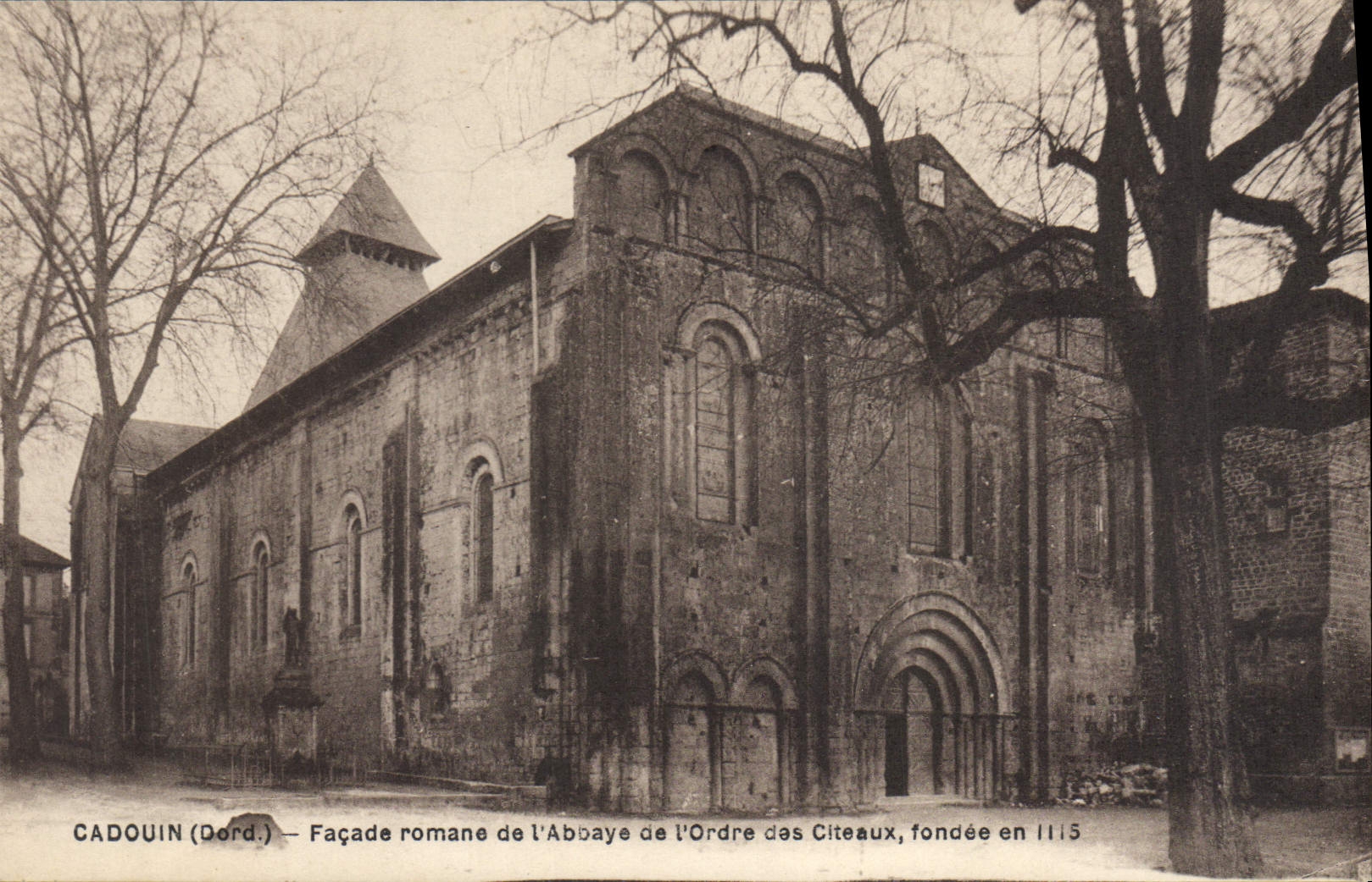 Cadouin (Dord.) — Romanische Fassade der Abtei des Cisterzienserordens, gegründet 1115