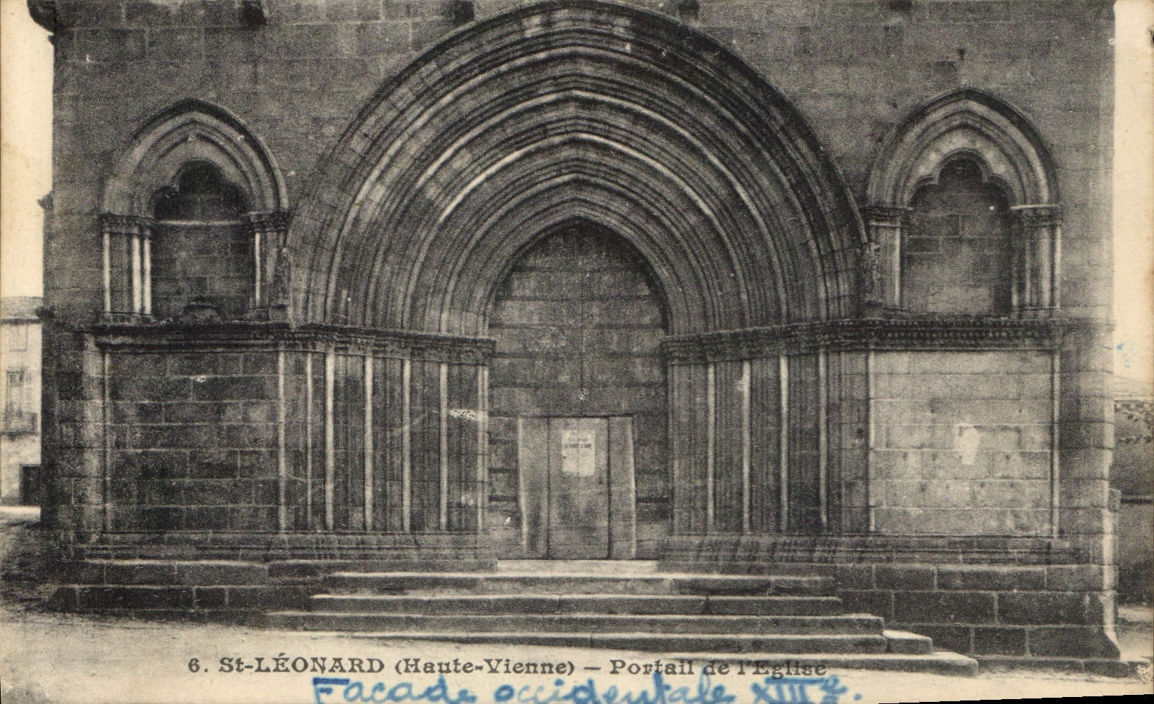 St-Léonard (Haute-Vienne) — Portal der Kirche — Westfassade, 13. Jahrhundert