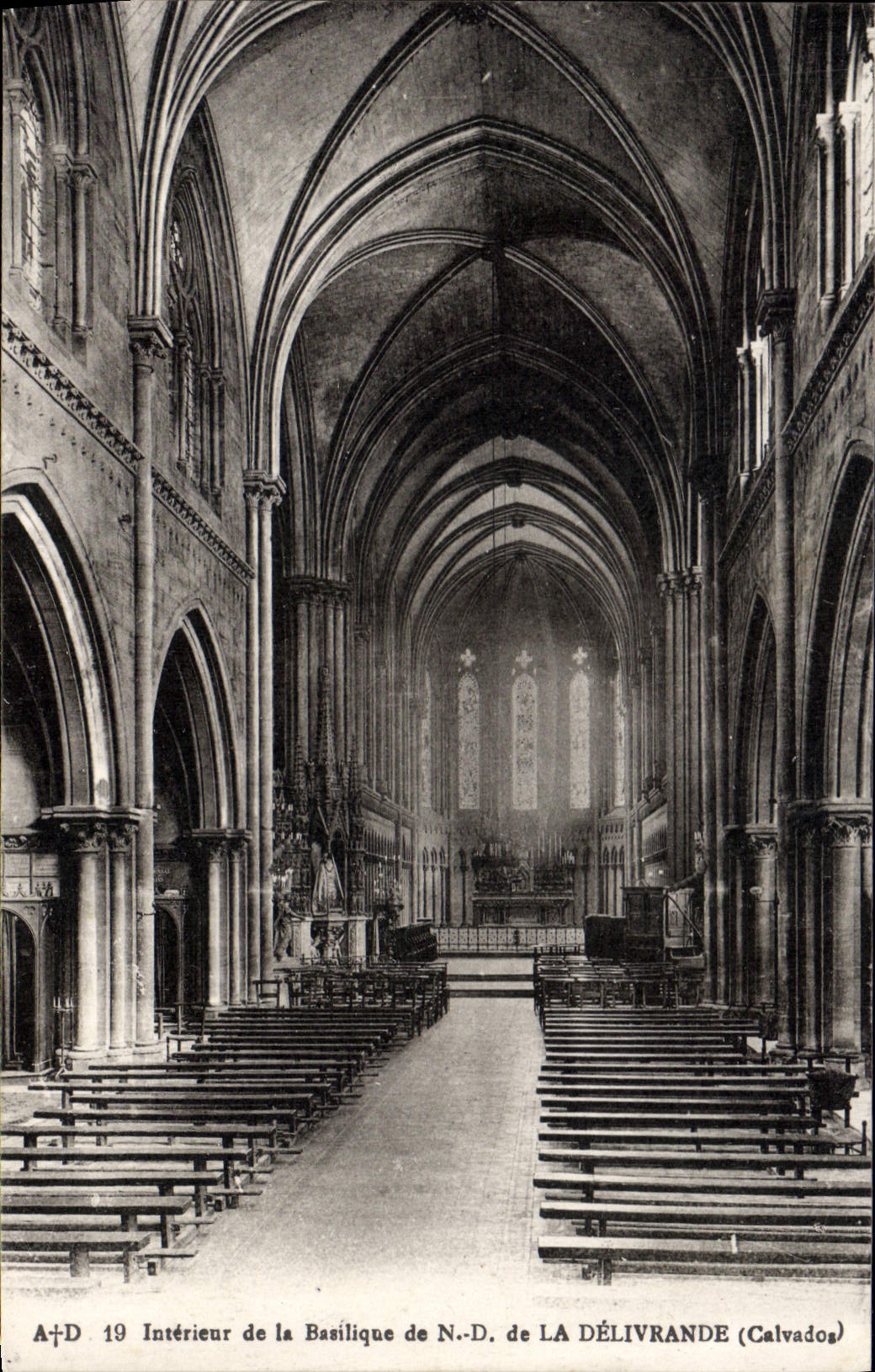 CPA Interieur de la Basilique de ND de la Delivrande Calvados 