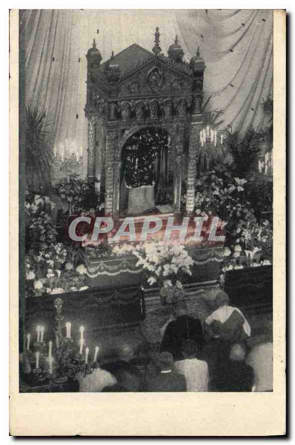 Pélerins vénérant la Sainte Tunique — ostension avril-mai 1934 — Éditions R. Moulin, 18 rue Turbigo