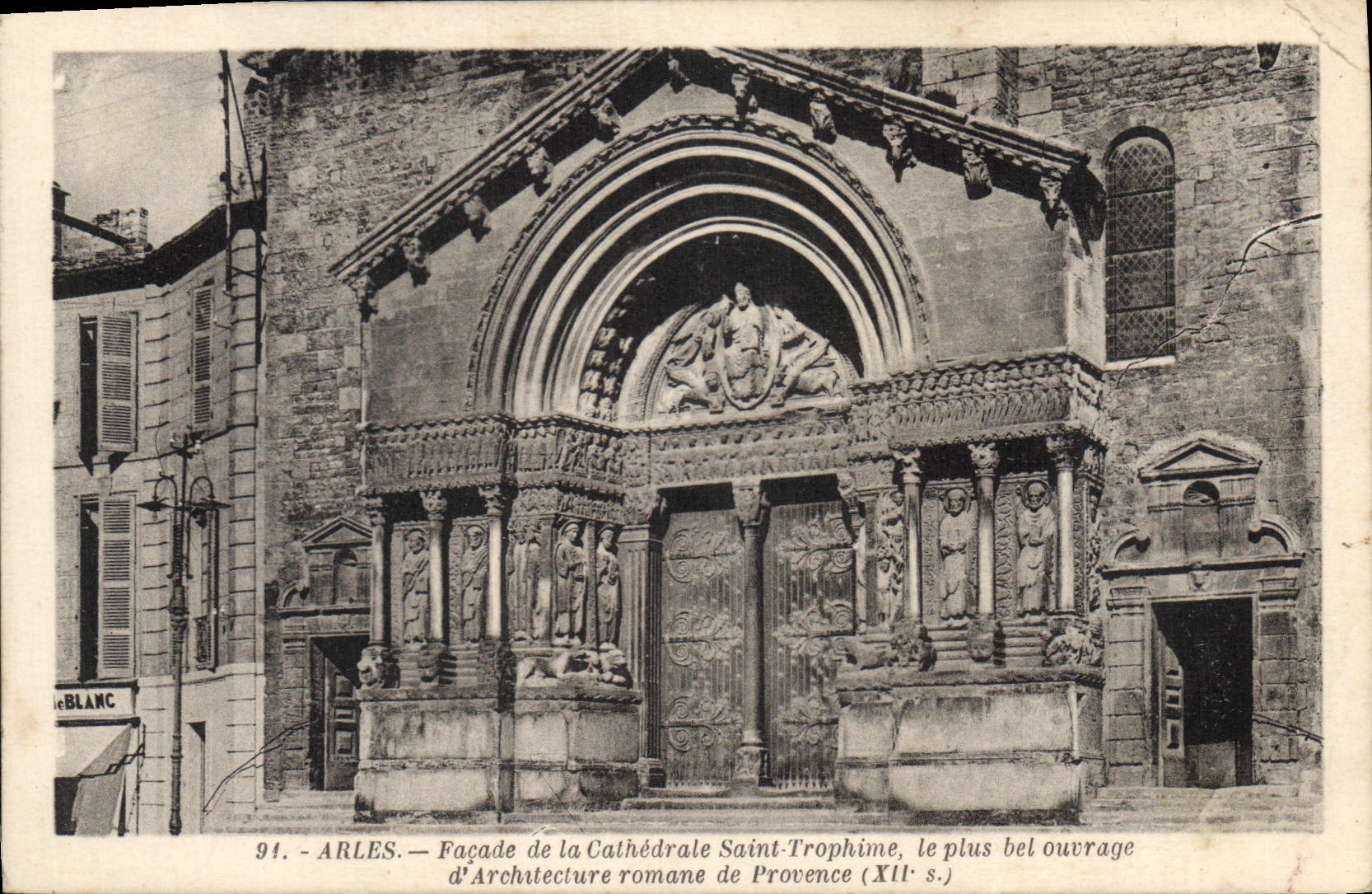 Arles — Façade de la Cathédrale Saint-Trophime, le plus bel ouvrage d'Architecture romane de Provence (XIIe s.) — Édition Georges Artes