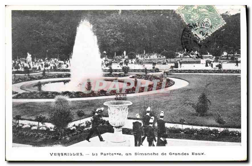 CPA Versailles Le Parterre un Dimanche de Grandes Eaux 