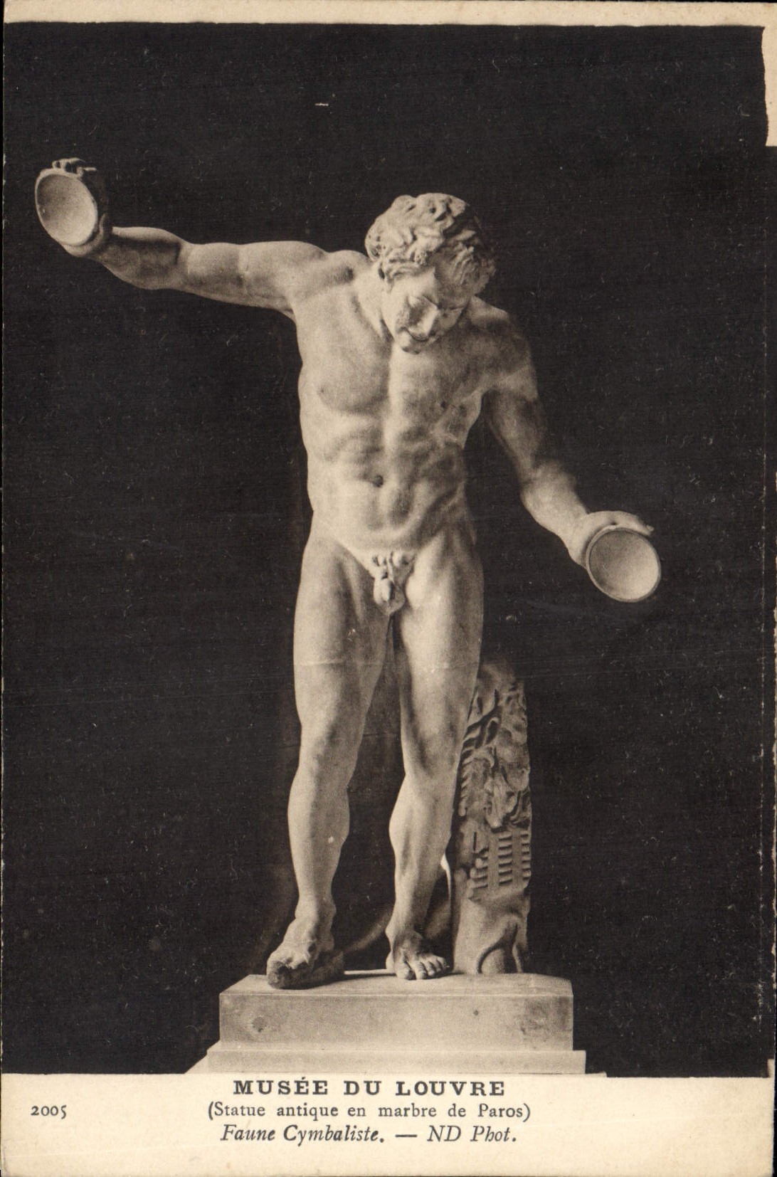 CPA Musee du Louvre Statue antique en marbre de Paros 